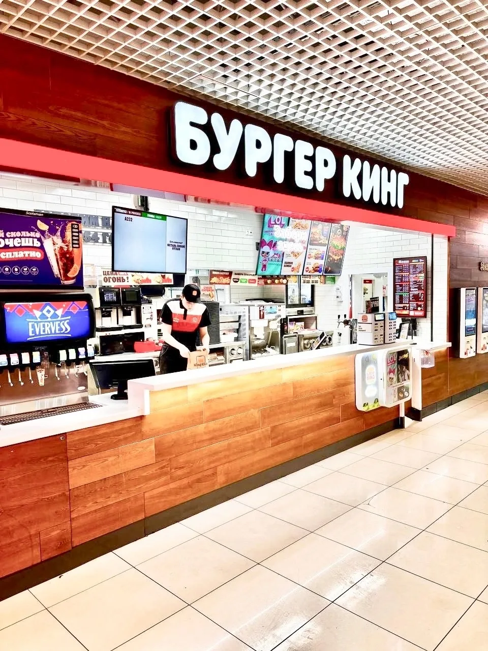 Ни на что не намекаем, но у нас есть место, где можно вкусно перекусить 🍔🍟🥤