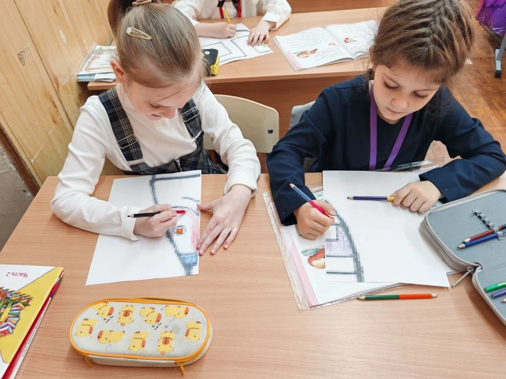 🏺 В гостях у истории: как первоклассники собирали древний кувшин  В 1 «Е» классе прошёл необычный ур