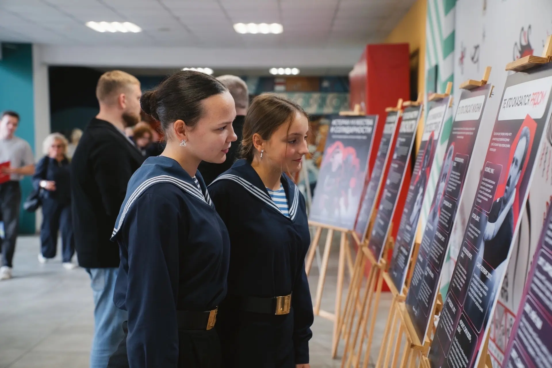 3 сентября, в День окончания Второй мировой войны, учащиеся 9А класса Гриднева Ольга и ...