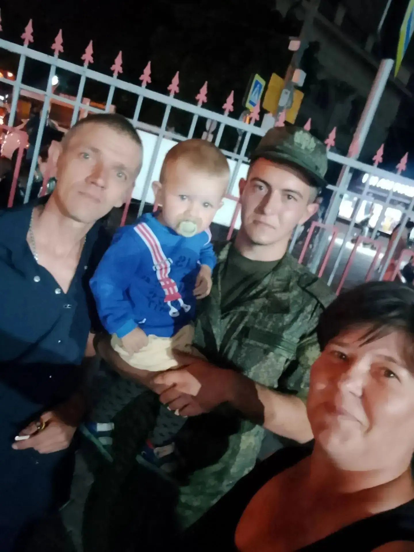 Воспитанник  первой младшей группы Мешков Евгений  участвует в акции "Моя семья- моя ра...
