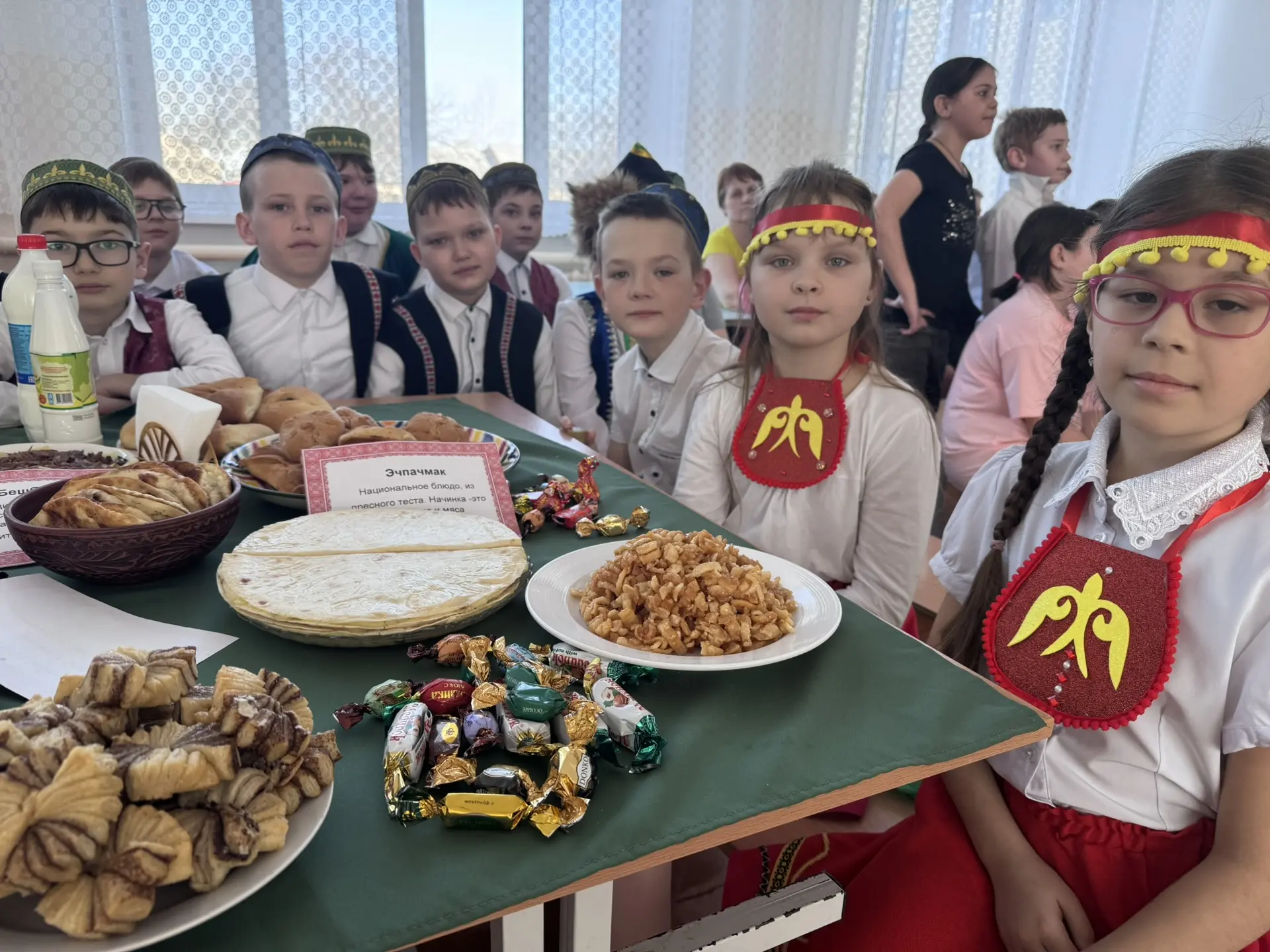 ✨ Второй день большого школьного фестиваля народов России: путешествие по необъятной стране продолжа