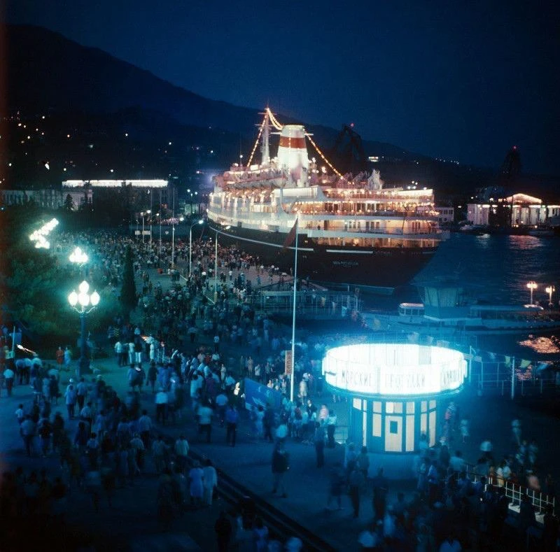 Вечерняя набережная, Ялта, 1973 год.