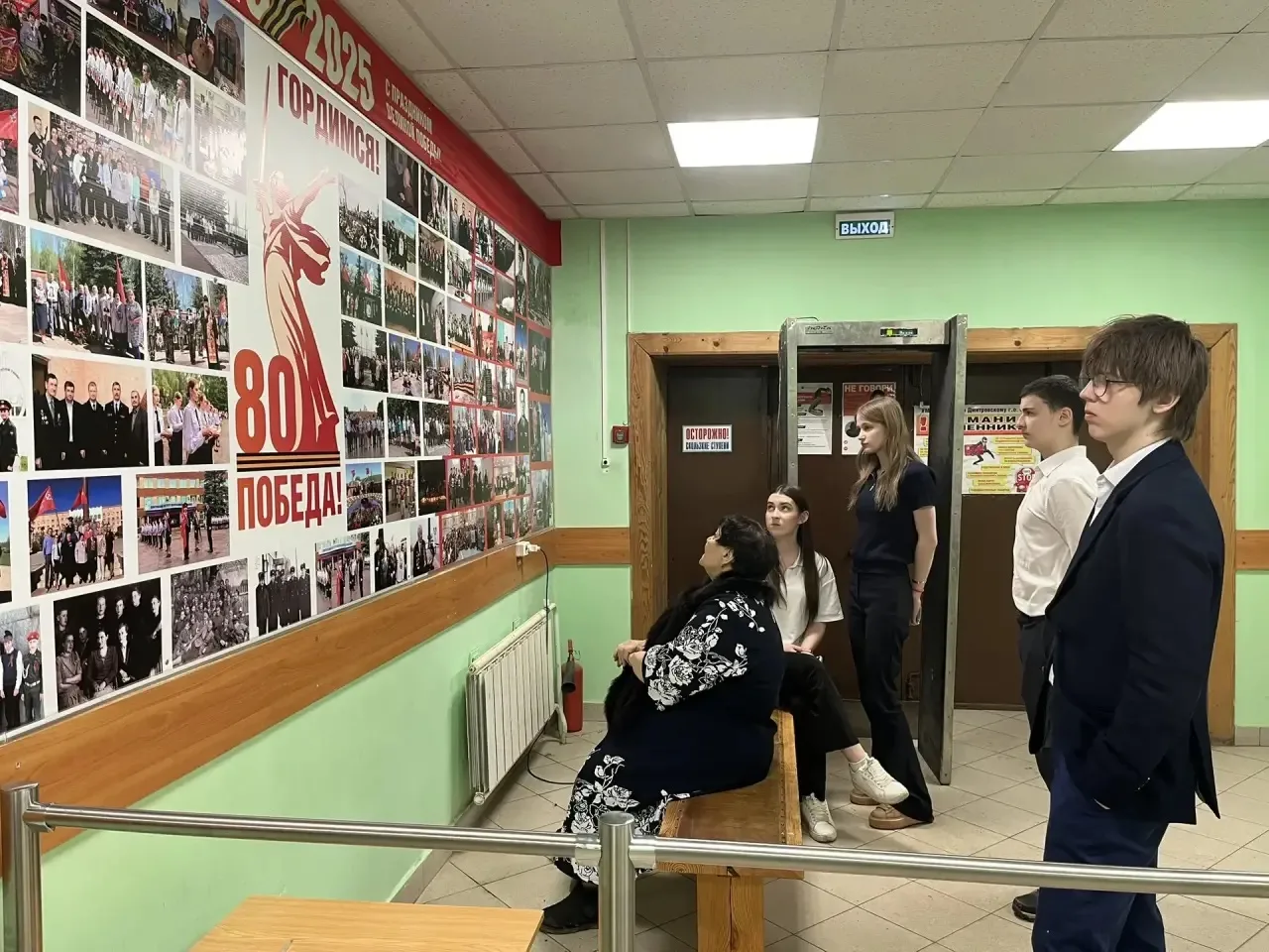 🚀 10 «Б» на экскурсии!  Учащиеся МОУ Дмитровской СОШ №3 с УИОП побывали в музее МВД г. Дмитрова.  Зн