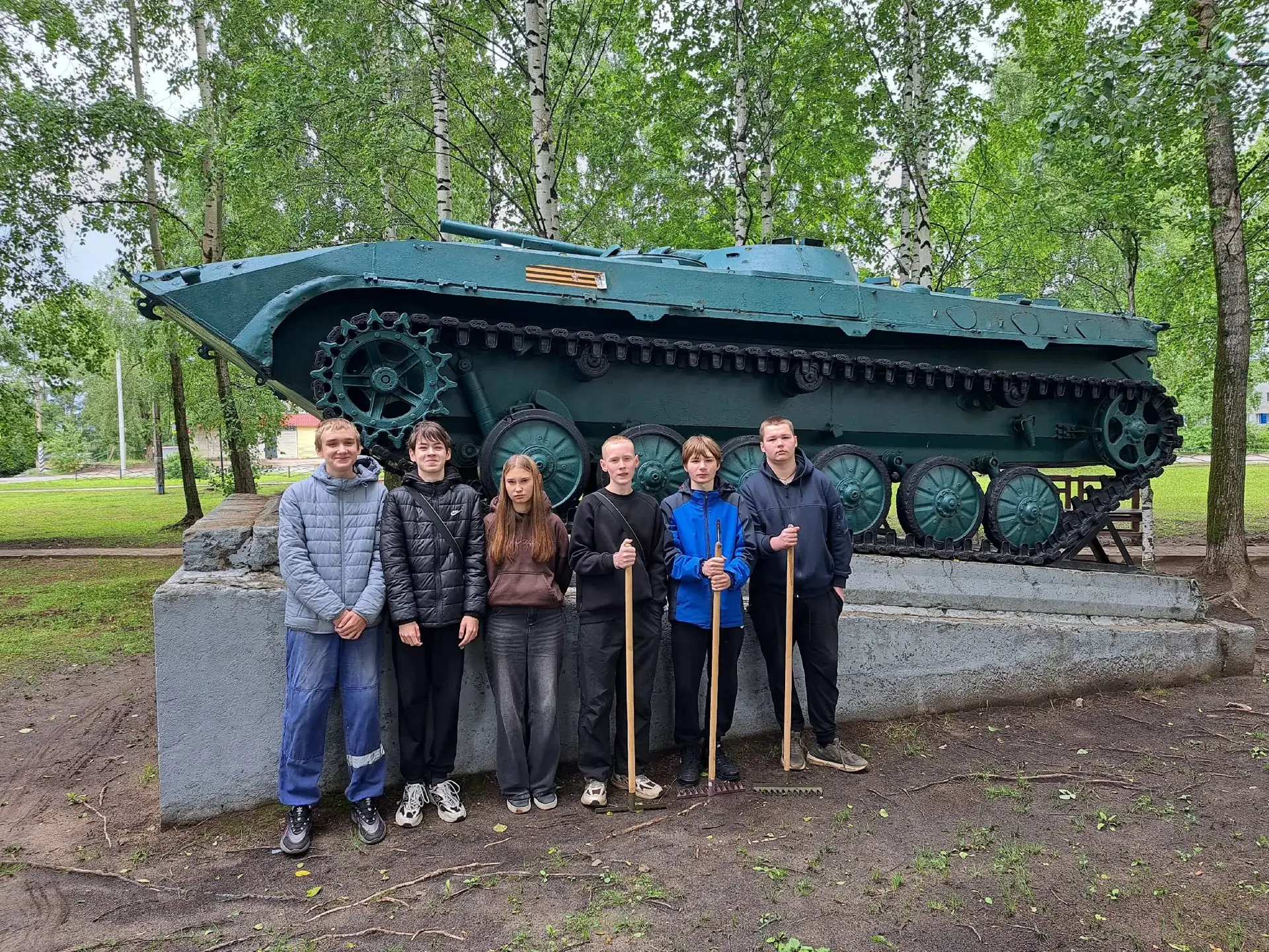 Трудовая бригада приняла участие в акции «Марш парков»

В рамках международной общественной акции «М
