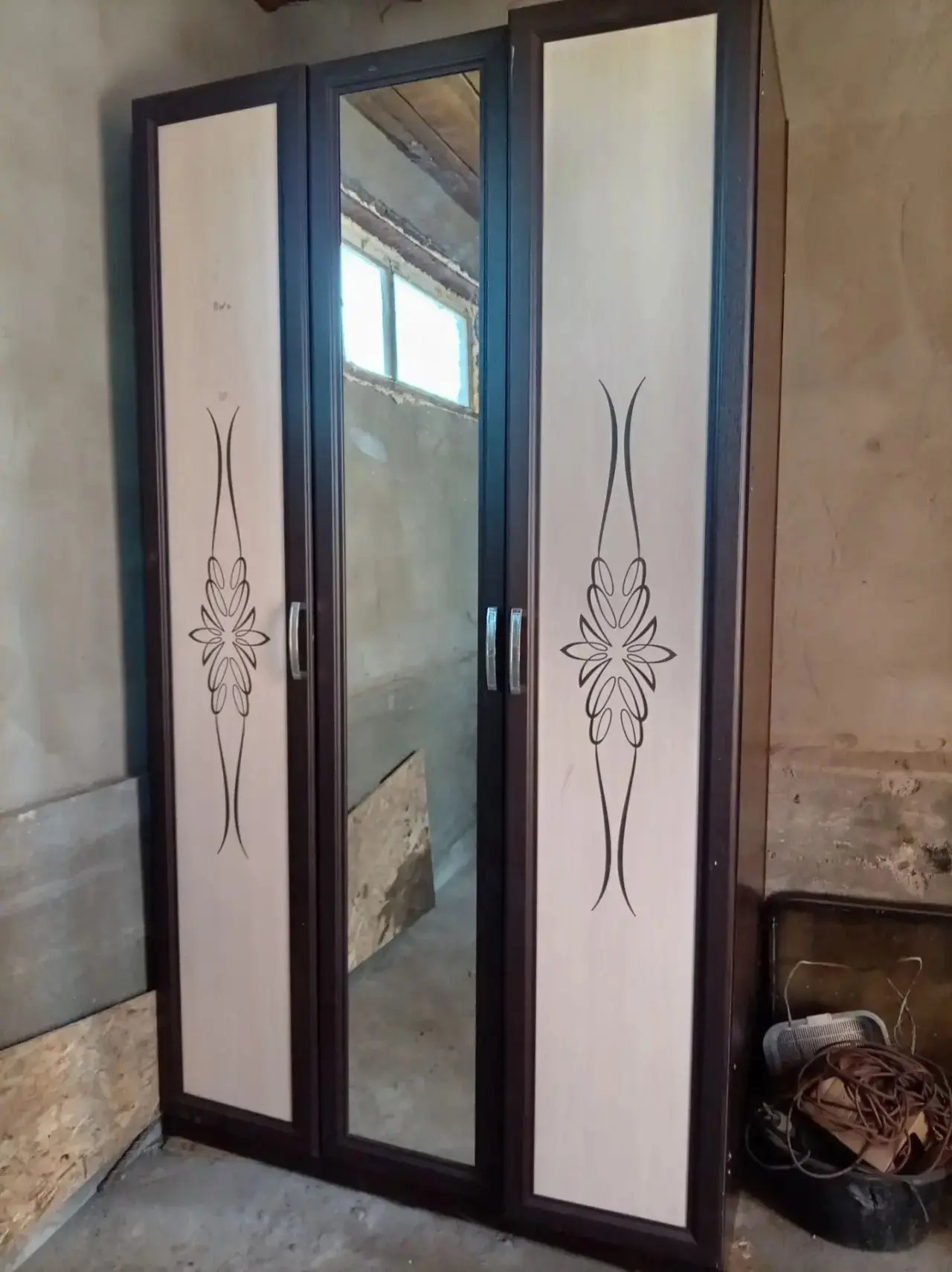 Продам шкаф за 7000. Только самовывоз