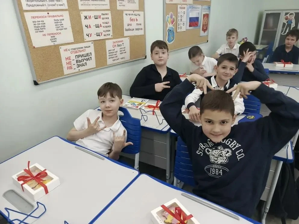 Роспись пасхальных пряников 🐣   Православные люди нашей страны отмечают сегодня великий праздник Пас
