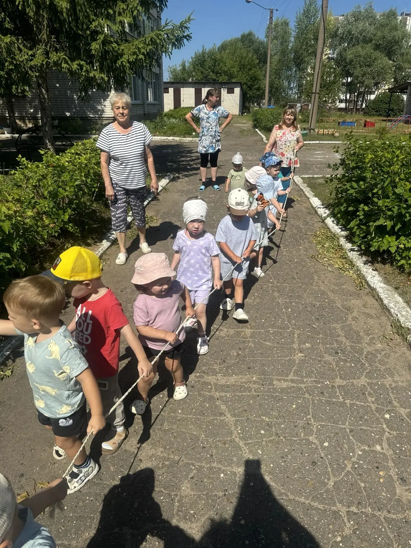 На прогулку выходи,
Свежим воздухом дыши!