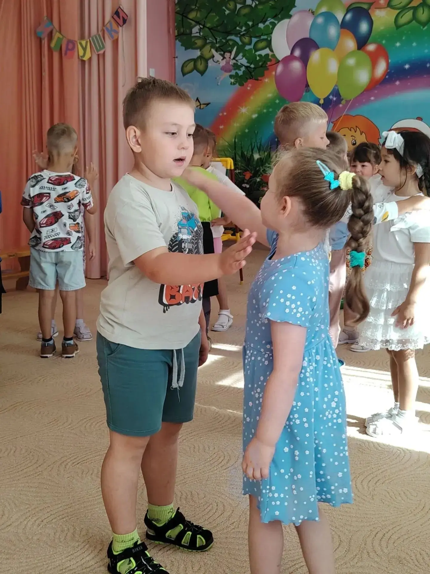 День знаний в нашем саду прошел по мотивам творчества Агнии Барто "В стране игрушек". Р...