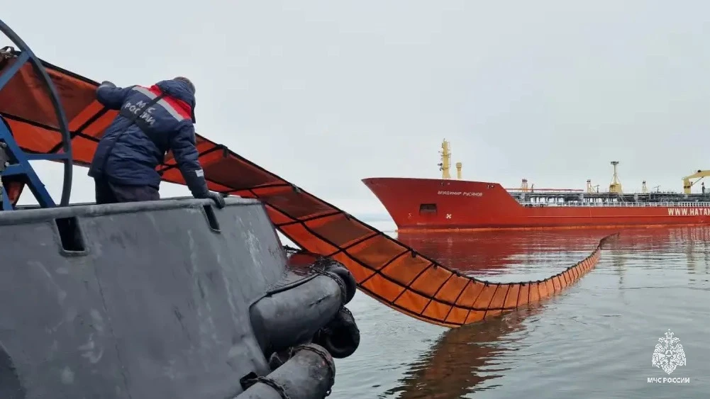 🌊 В акватории Чаунской губы прошли тренировочные учения по ликвидации разливов нефтепродуктов

Сотр