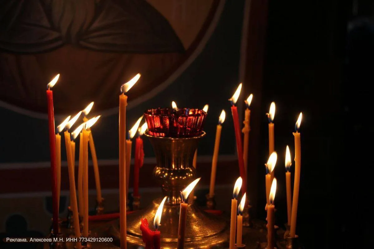 🕯 «Погасла свеча — плохой знак». А если передать её левой рукой?
