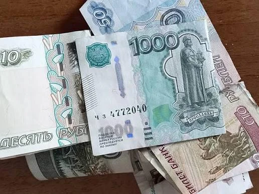 В Минусинске подрядчик заплатит 462 тысячи рублей за неокрашенный дом