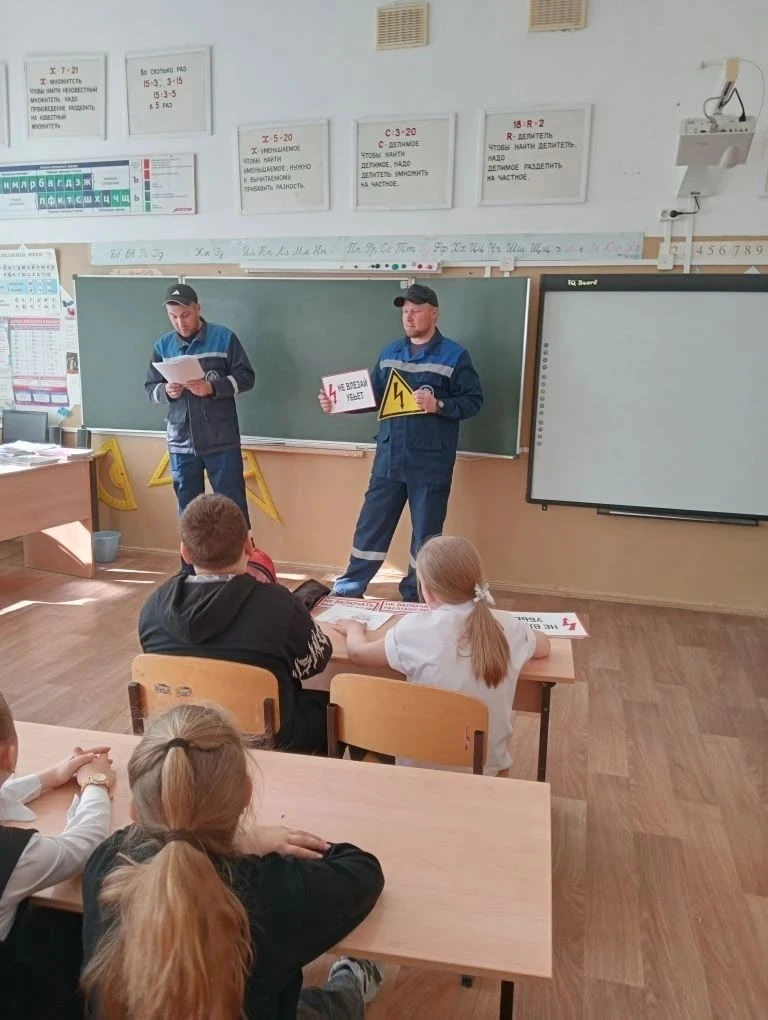 Еще один урок по Правилам электробезопасности прошел в школе №2 села Солнечная поляна (...