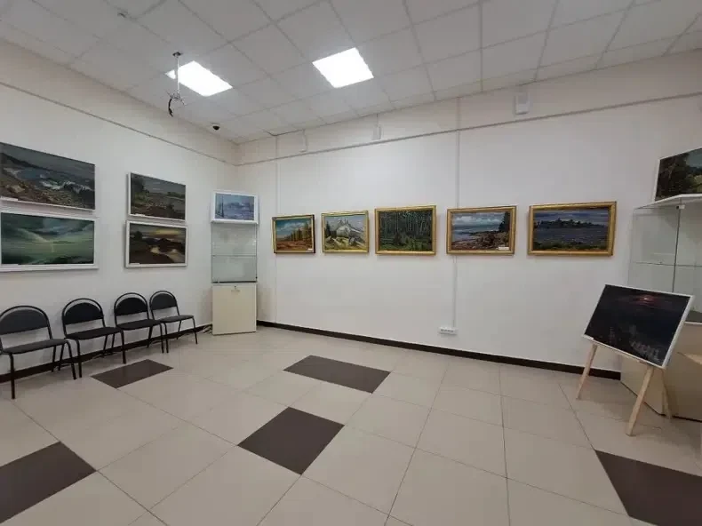 В ГБУК СК "Красногвардейский историко-краеведческий музей"продолжает свою работу выставка картин "Жи