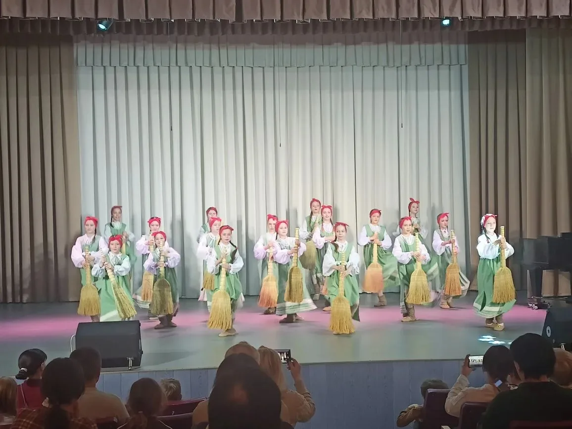 Сегодня, в Большом зале Детской школы искусств им. П.И.Чайковского состоялся концерт-вс...