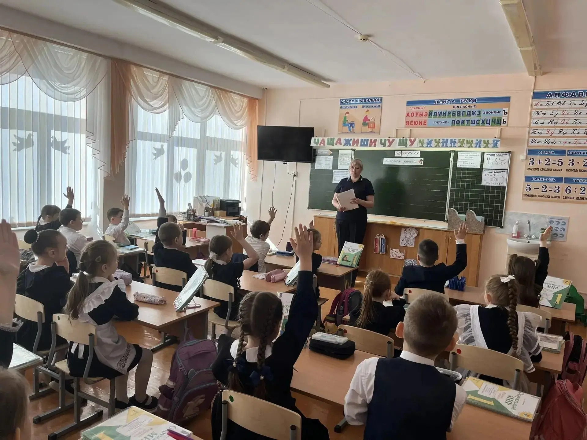 👮‍♂️ Профилактическая встреча с инспектором ГИБДД 30 апреля в нашей школе прошла важная встреча с ин