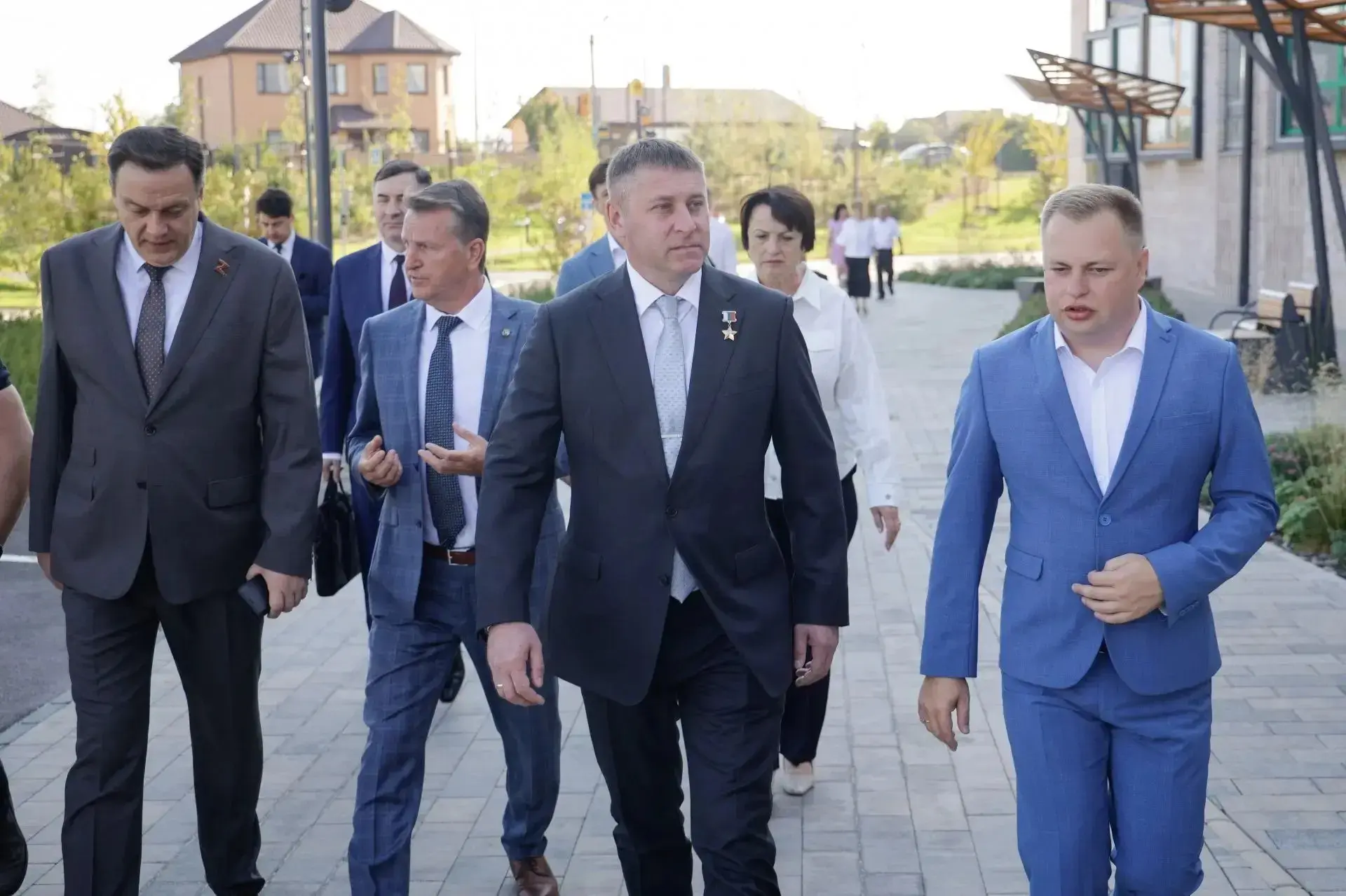 Александр Шуваев в День знаний принял участие в торжественных линейках
