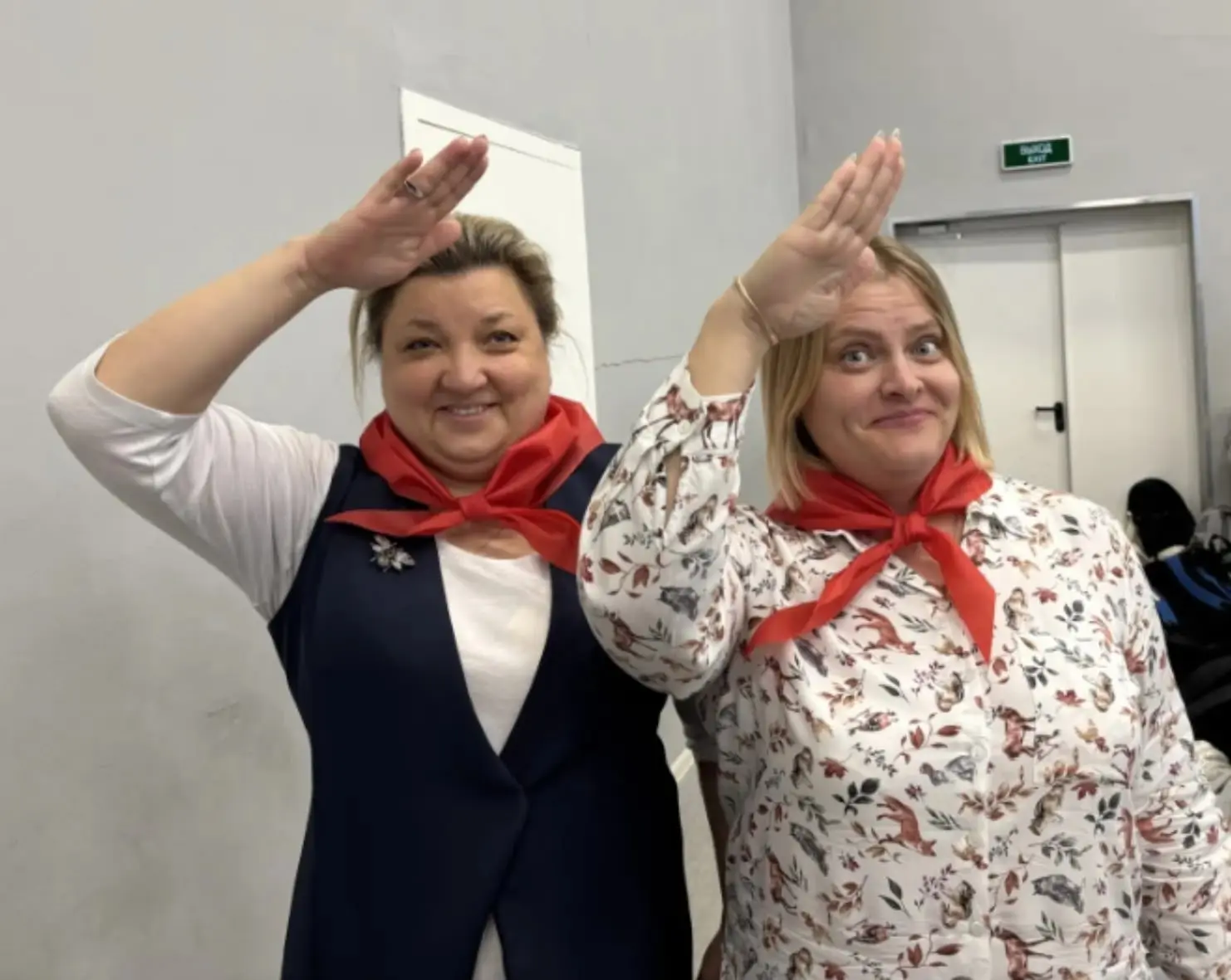 Если вы есть- будьте Первыми! Галстуки, звуки пионерской зорьки и веселые песни пионеров.   День дет