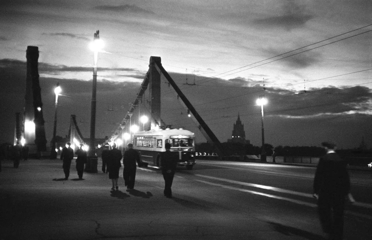 Вечер на Крымском мосту, 1955

Сделано в СССР - подписаться