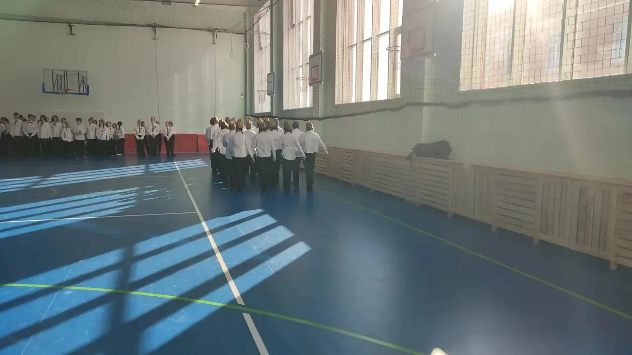 Смотр строя и песни среди учащихся 8–11 классов!   Результаты соревнования: 🥇 1 место — 10 класс 🥈 2