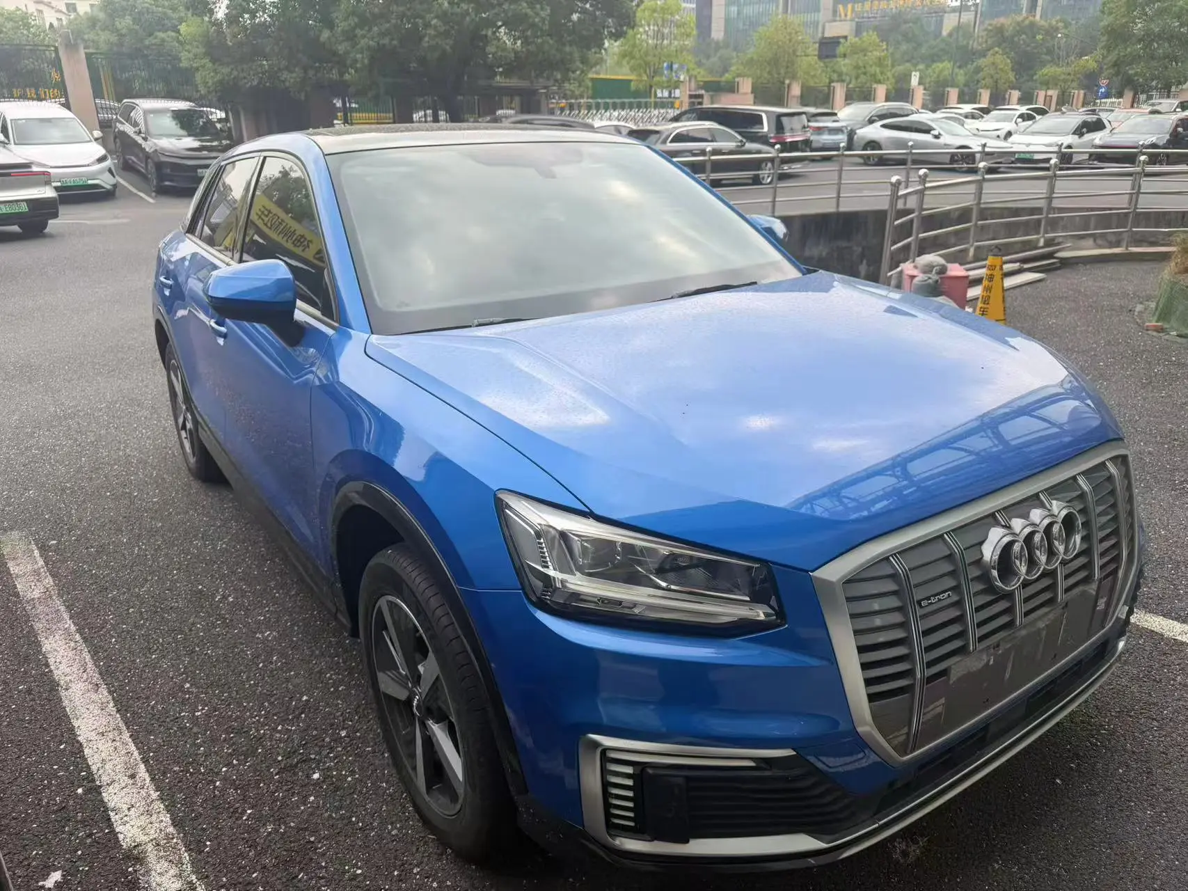 Audi Q2L E-tron