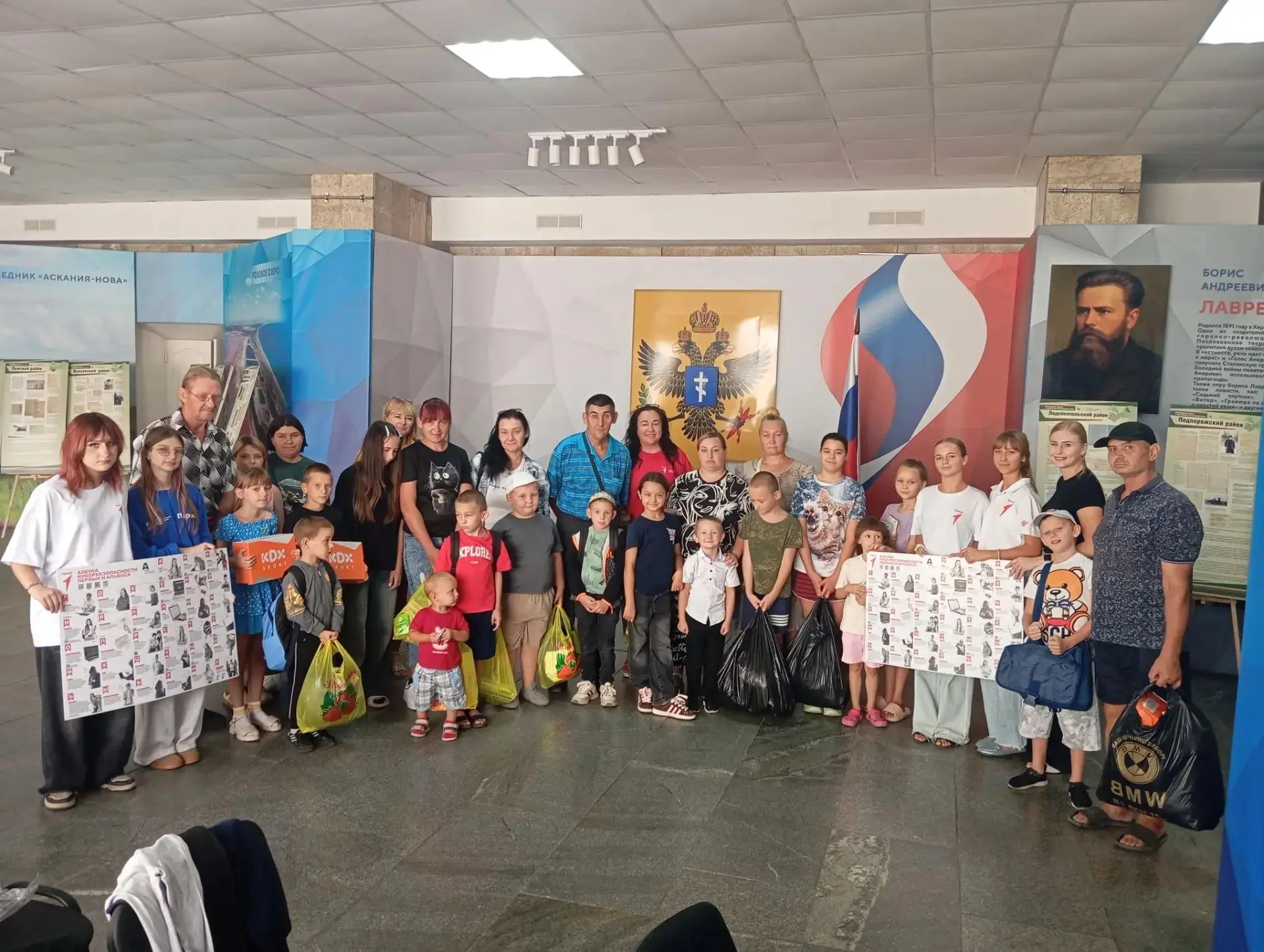 🎒 Помогаем семьям собрать детей в школу
