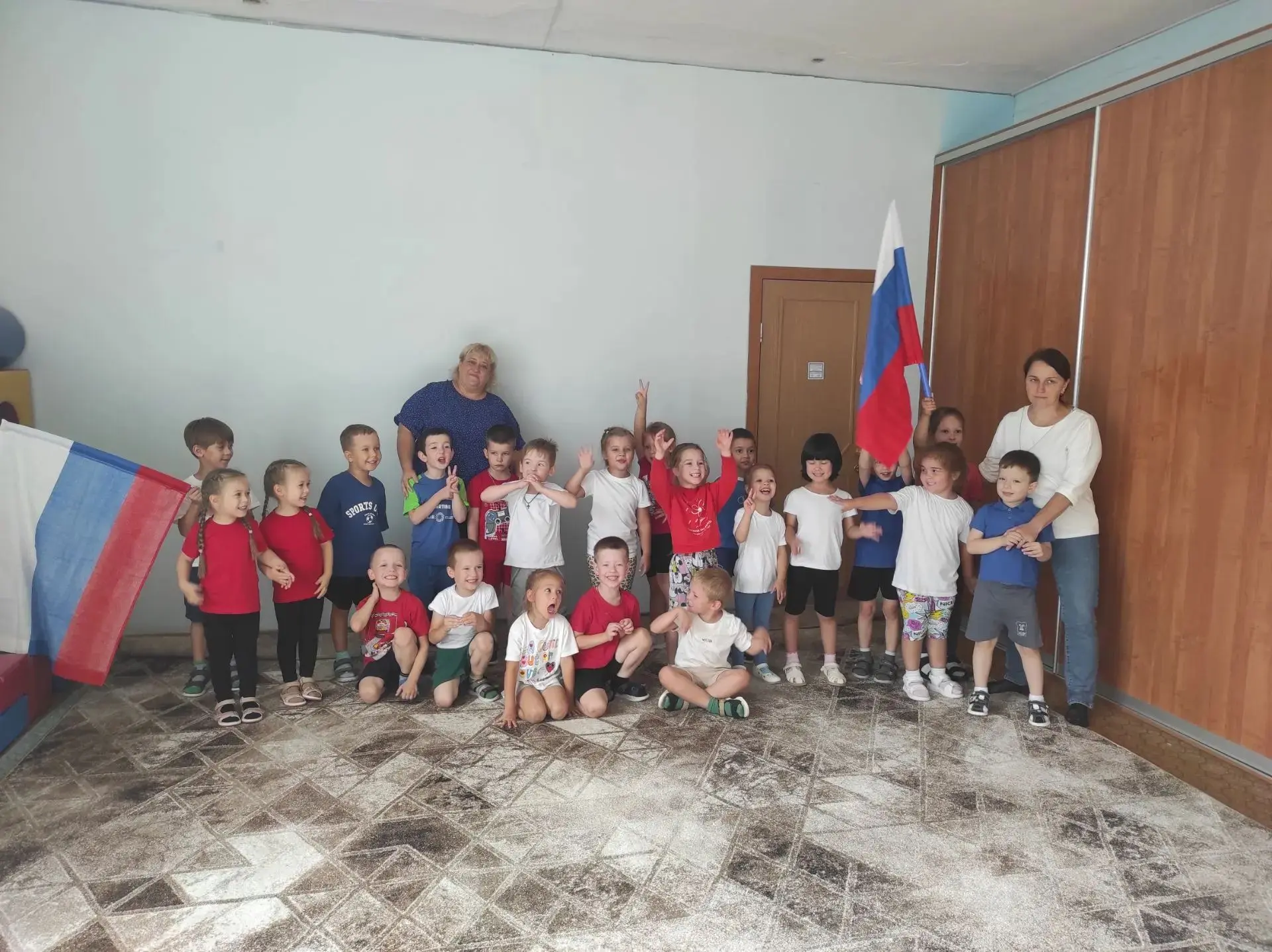 🇷🇺✨ День флага РФ — очень значимый праздник! Каждый ребенок знает, как выглядит флаг ...