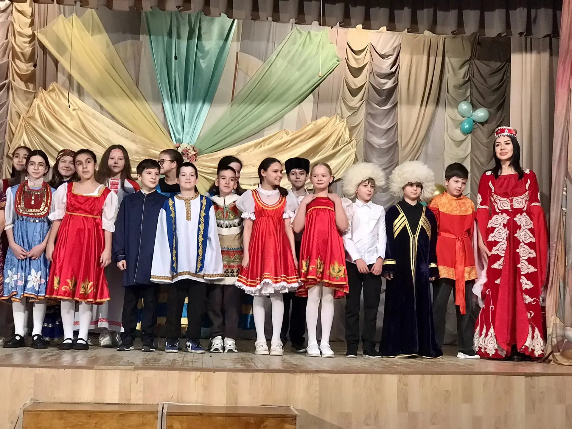 🔆💕🌈 Дружат дети! Дружбе быть!🌈 В нашей школе прошёл традиционный фестиваль дружбы!  ‼️Дан старт Году