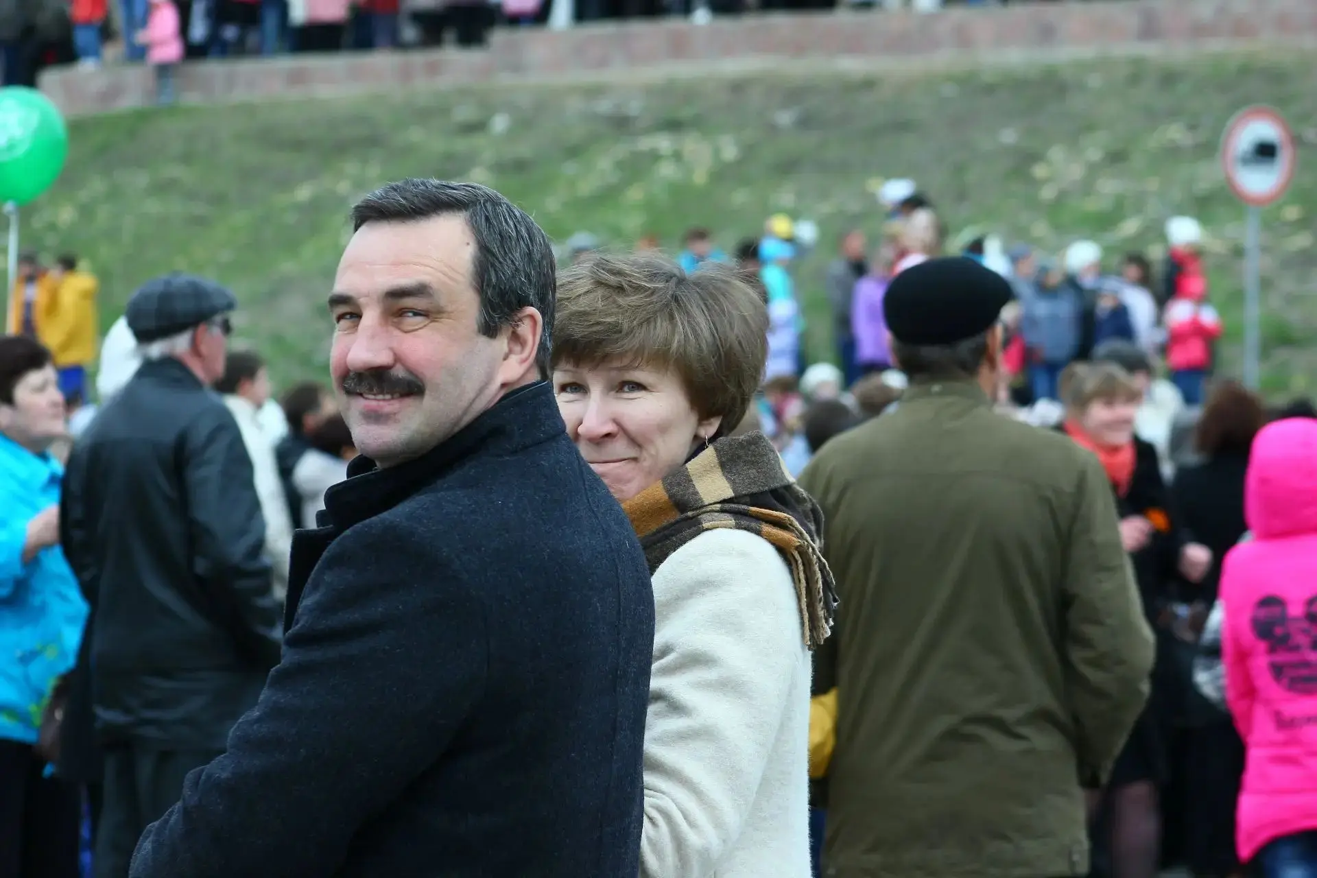 В 1988 году на родине Виталия, в посёлке Полуночное, молодые сыграли студенческую свадь...
