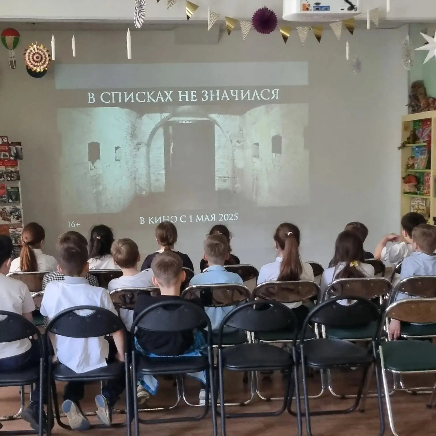 Ученики 3"а" класса посетили Детскую библиотеку №1. Мероприятие было посвящено  ВОВ. Ребятам показал