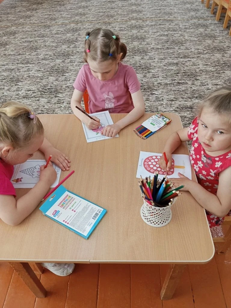 Сегодня день мороженого, которое очень любят дети.