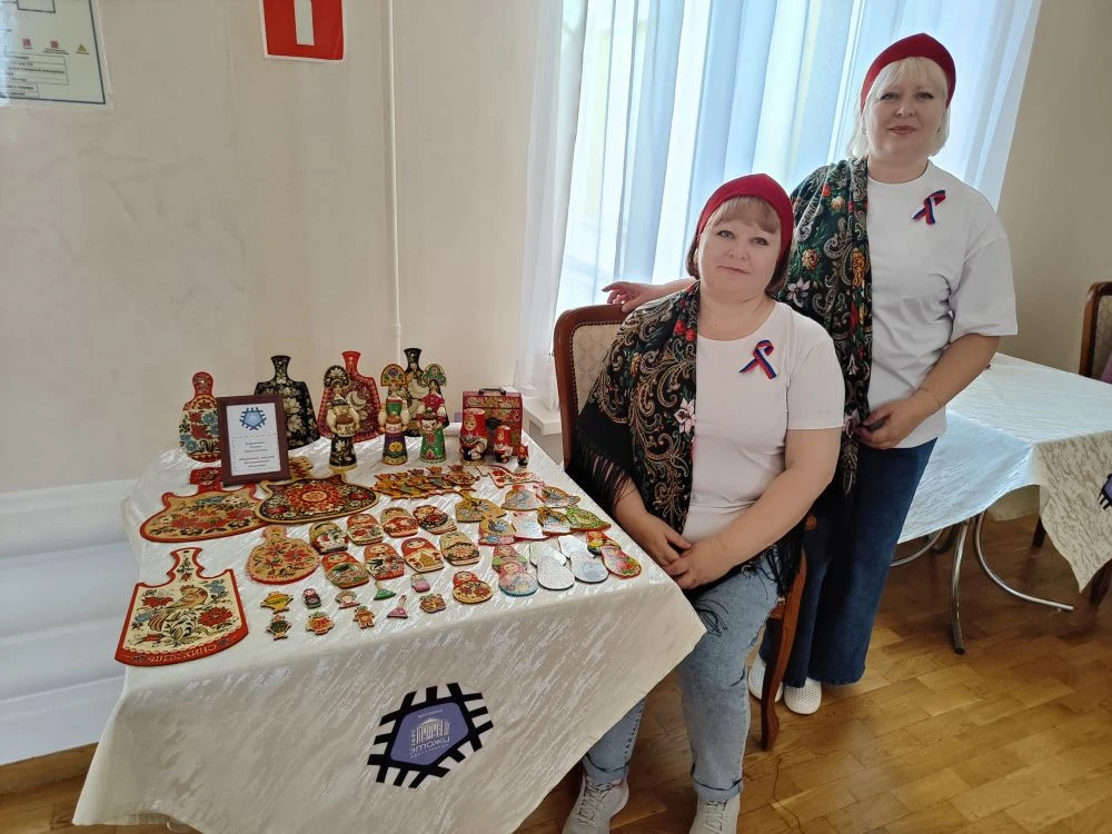 🇷🇺  В День России, в Шебекинском Дворце культуры прошла креативная ярмарка-выставка «Этажи вдохнов
