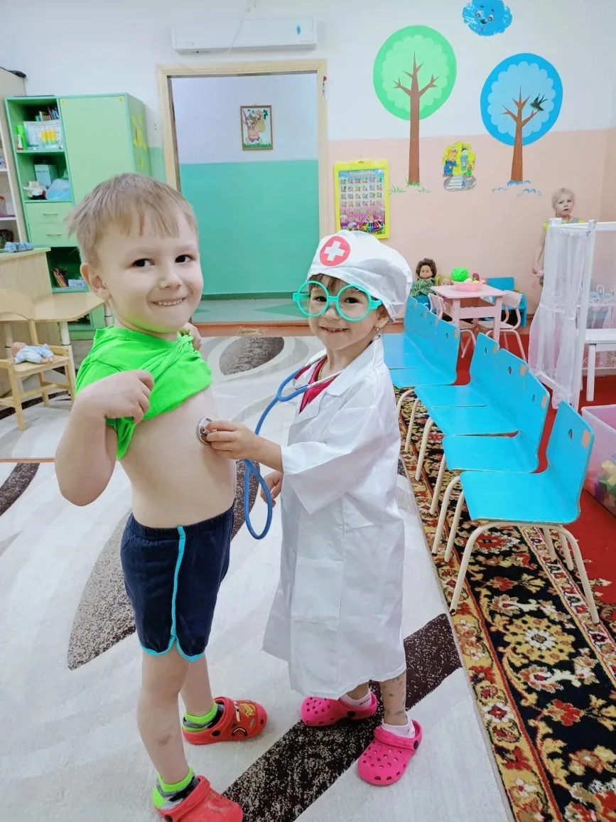 На неделе здоровья играем, конечно, в "докторов".