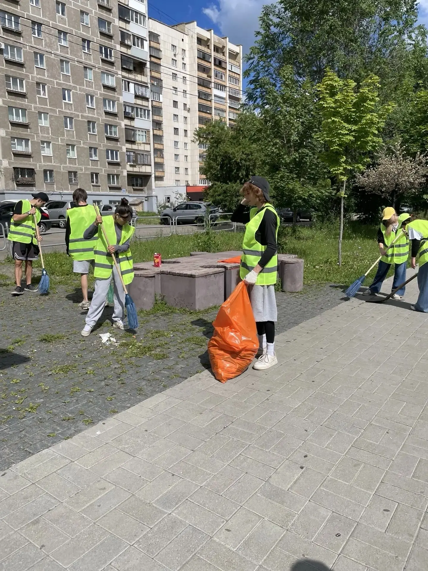 Лето — время не только для отдыха, но и для первых шагов во взрослую жизнь! 
                       