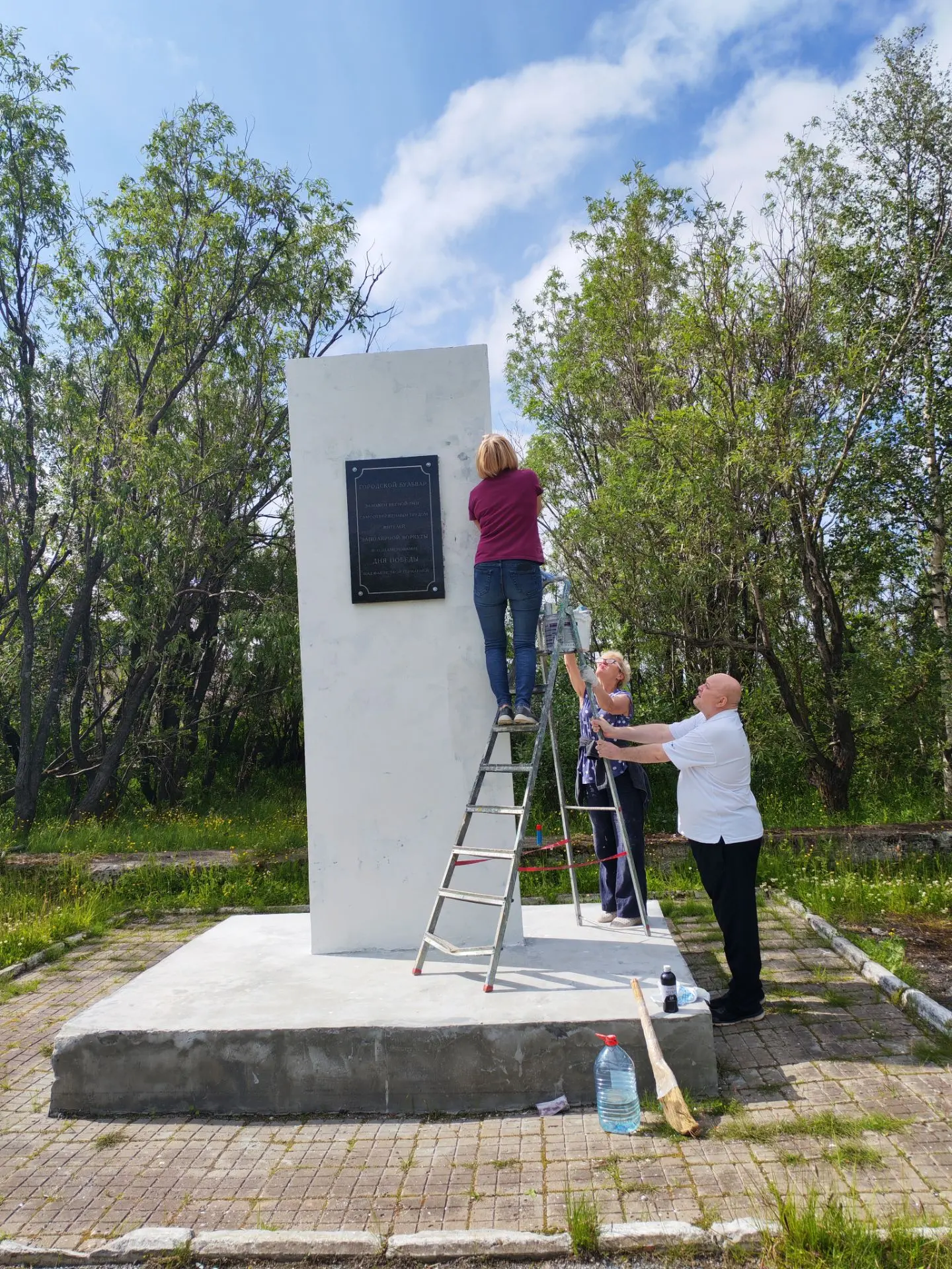Лето - время добрых дел.

Лето в Заполярье короткое, и мы стараемся успеть сделать как можно больше 