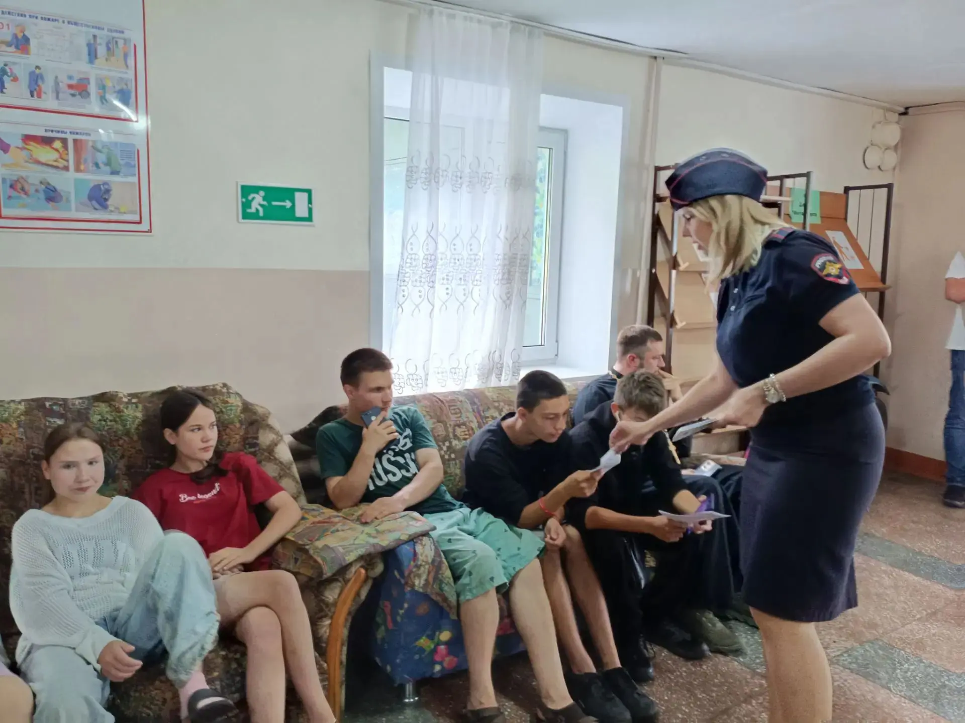 🌟В лагере «Звенящие сосны» прошла встреча с майором внутренней службы, юрисконсультом Олесей Геннад