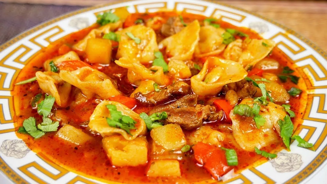 🍲 Чучвара по-цыгански 🥟✨
Первое и второе в одной тарелке!
Сытное, ароматное и очень домашнее блюдо
