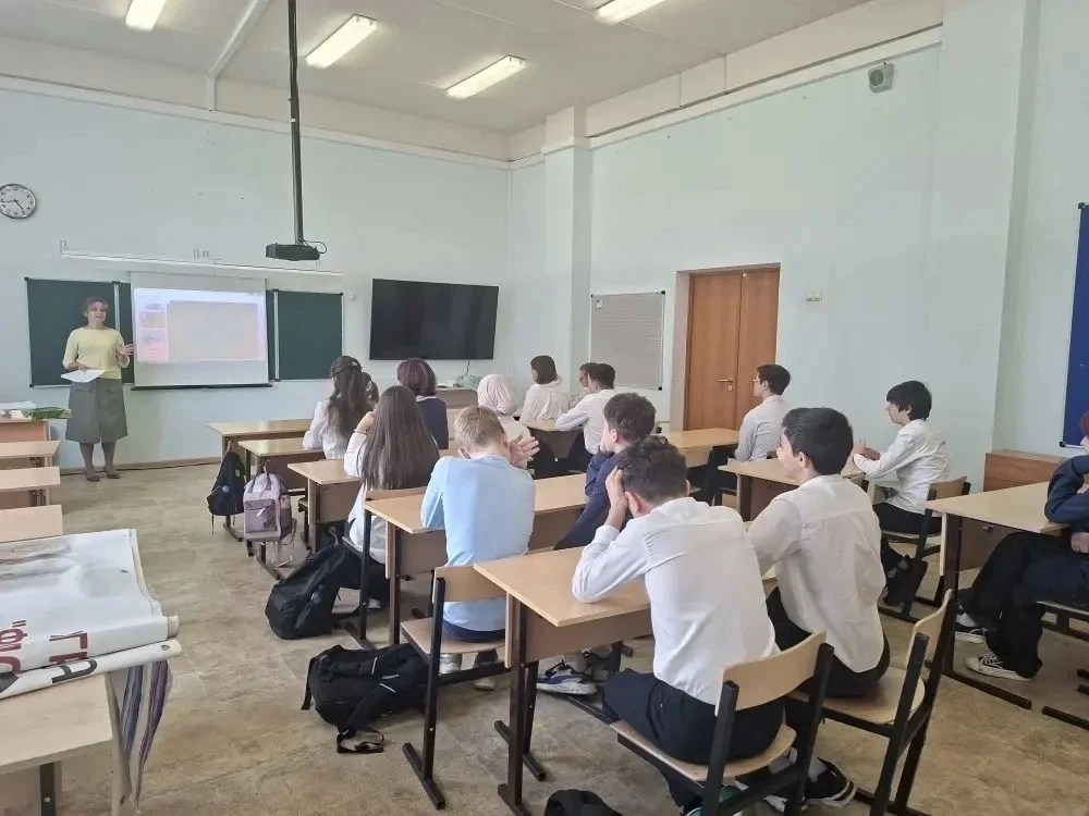 🌸‼️В школе началась  неделя психологии!  На занятии с учащимися 7 класса психолог школы объясняла ре