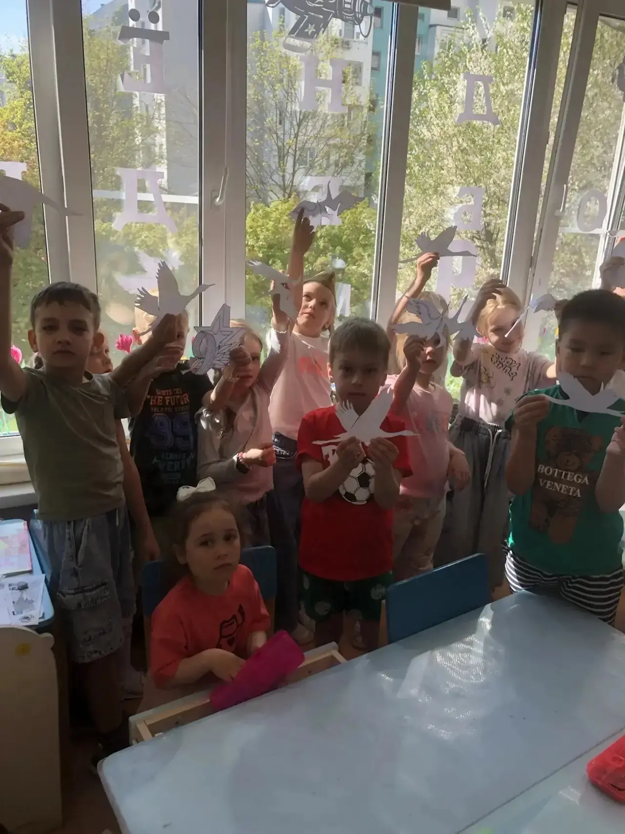 🎖️ Окна, наполненные памятью  🕊️ Юные кураторы первичного отделения «Движения первых» вместе с талан