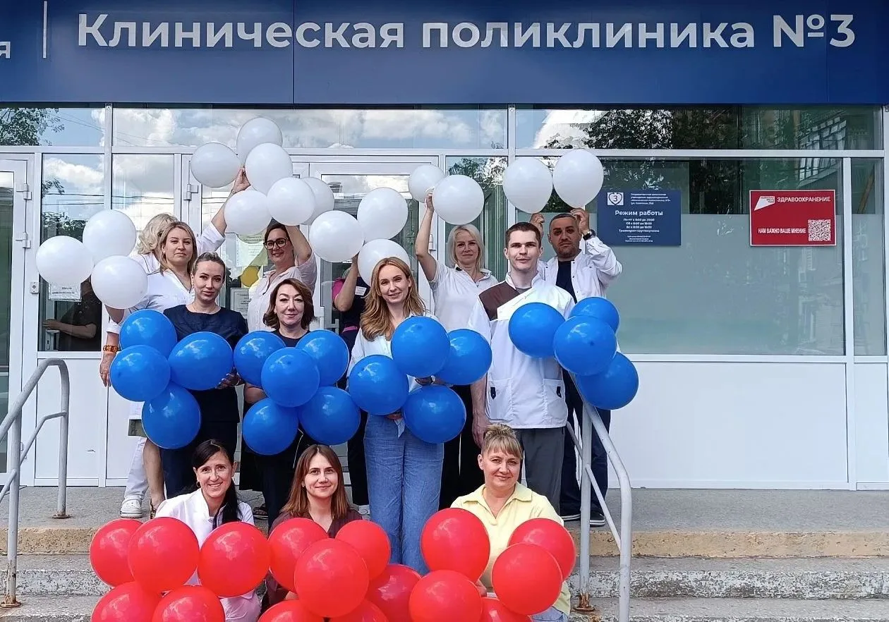 Волгоградские медучреждения украсили ко Дню России флагами и провели донорскую акцию

В преддверии Д
