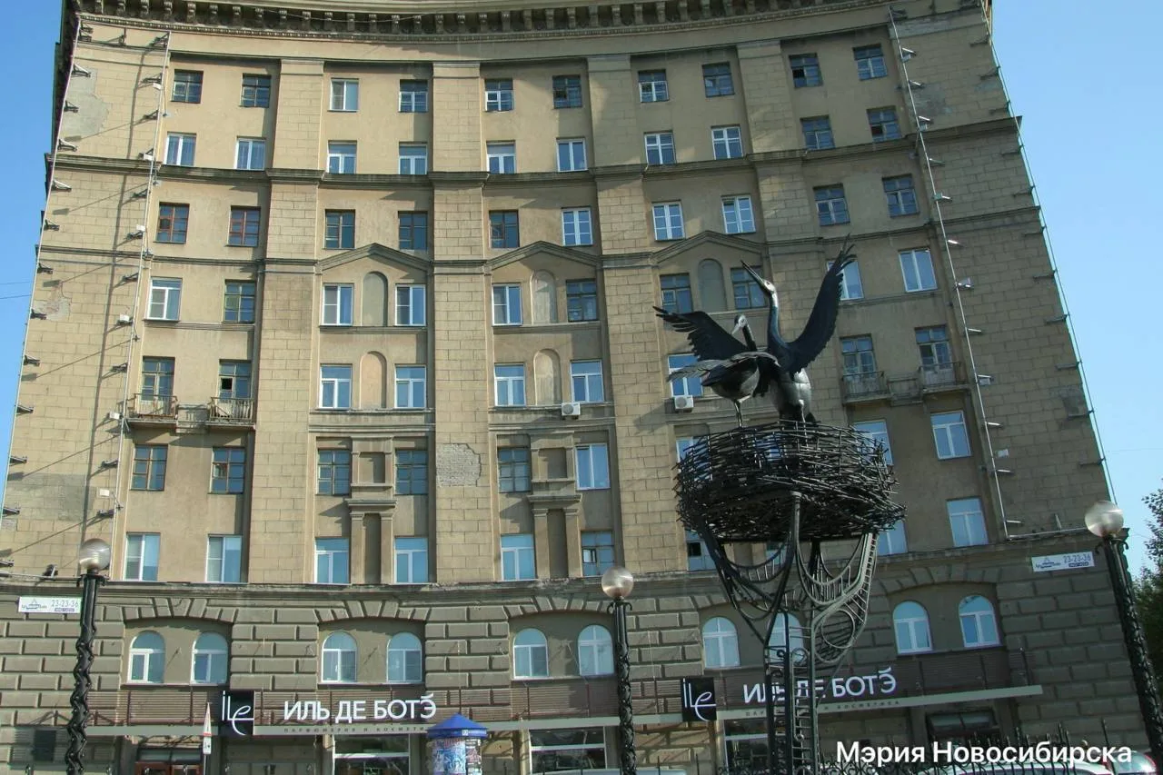 🌟 В центре Новосибирска обновят композицию «Счастье строится»