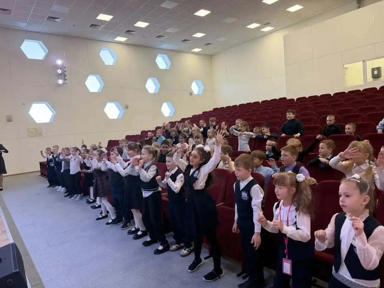 ✨ В нашей школе 27 марта прошло трогательное и радостное событие для первоклашек — праздник «Прощани