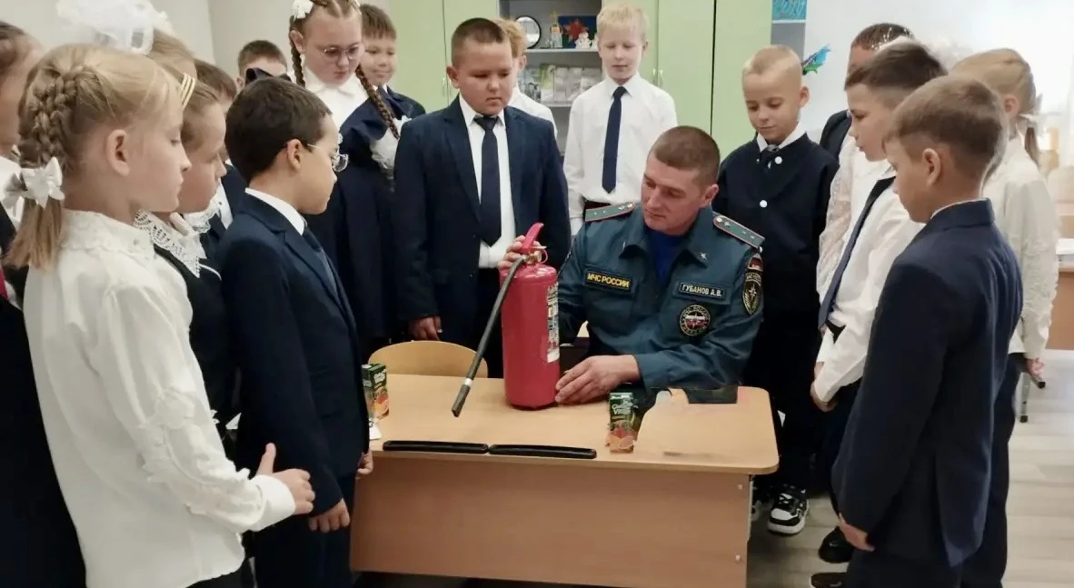 🔥🚒 В гимназии прошла встреча с Губановым Андреем Владиславовичем, прапорщиком-водител...