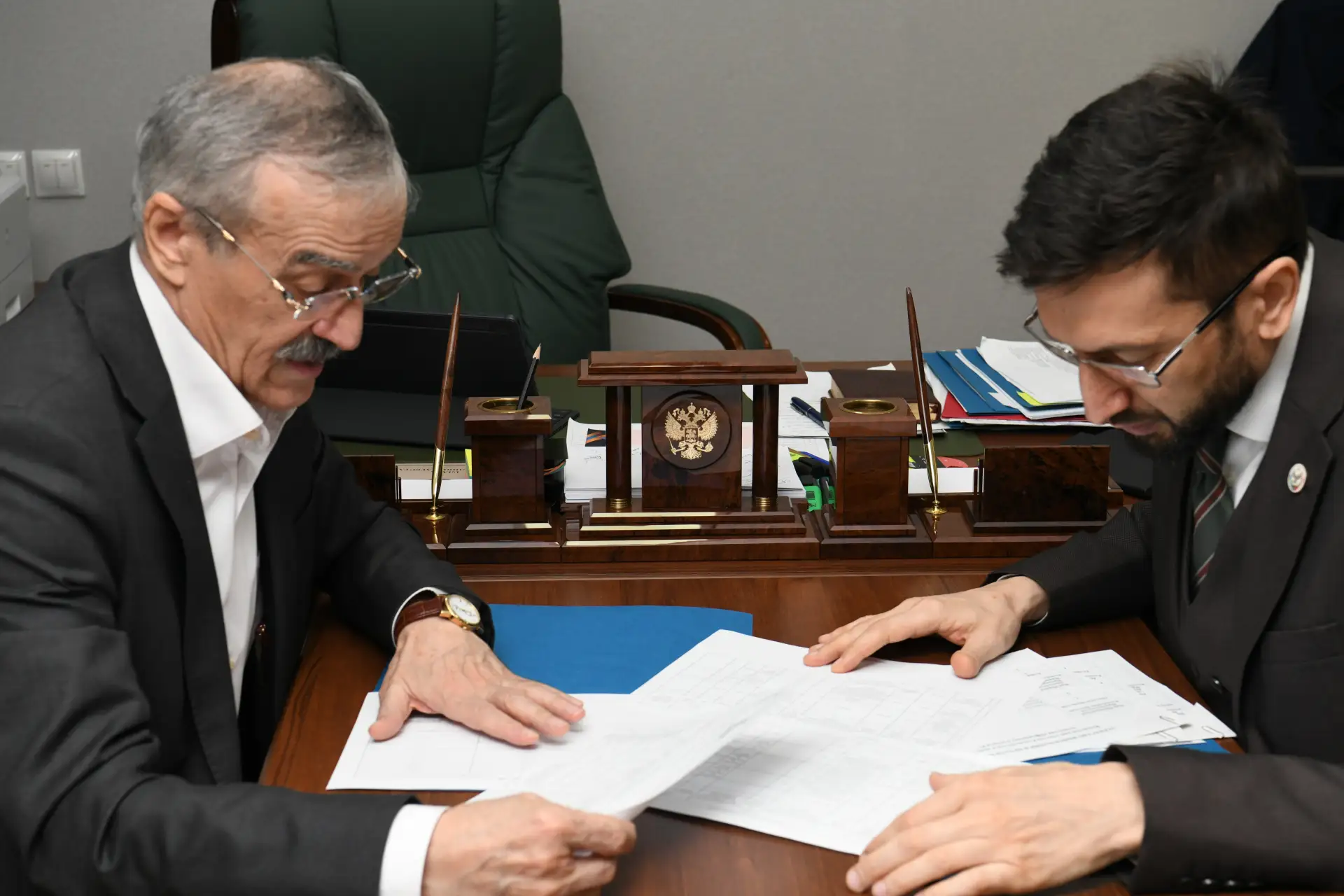 ☑️Глава Дагинформа Арсен Юсупов провел встречу с депутатом Госдумы Нурбагандом Нурбаган...