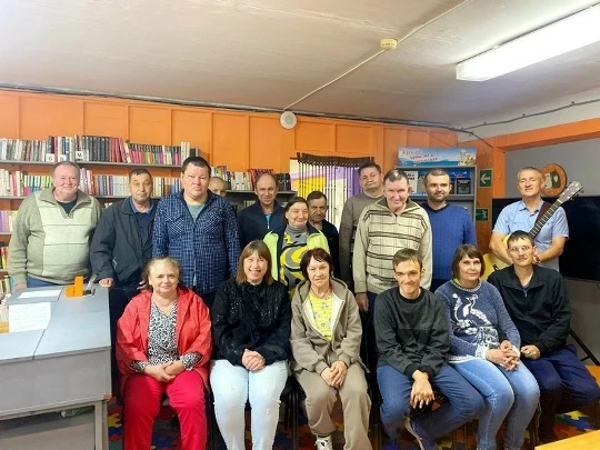 Жители Балашовского дома-интерната побывали на творческой встрече с исполнителем бардовских и эстрад