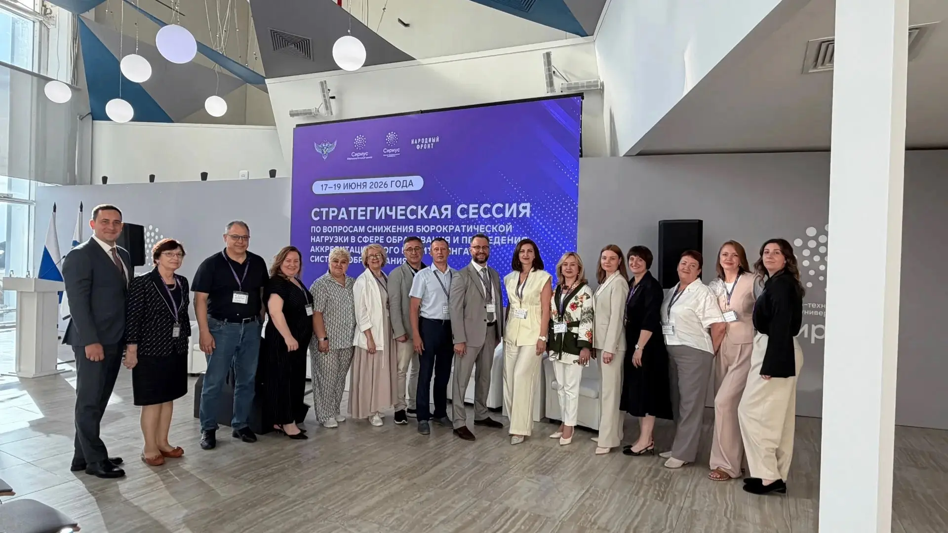 Куда уходит время учителей❓ В «Сириусе» ищут пути снижения нагрузки на педагогов.
 
Там проходит стр