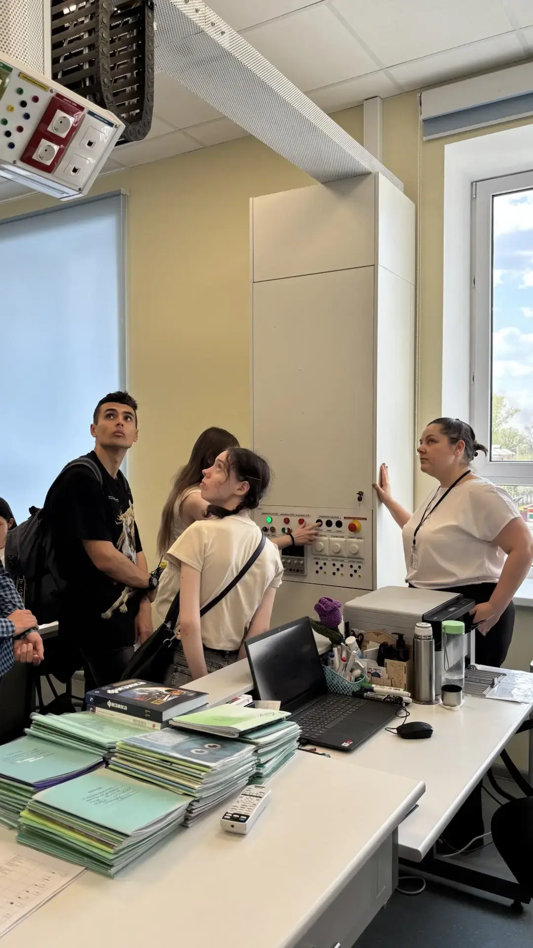 👩‍🏫👨‍🏫6 мая в рамках регионального проекта «Кадры под ключ» наша школа открыла свои двери для студен