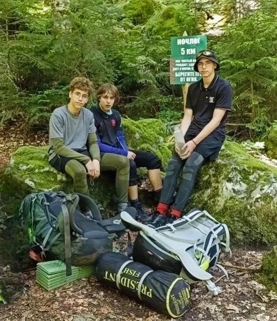 🏔️ От Москвы до Черного моря: 7 дней ярких приключений 

🏕️ Наши отважные ребята из 8В совершили г