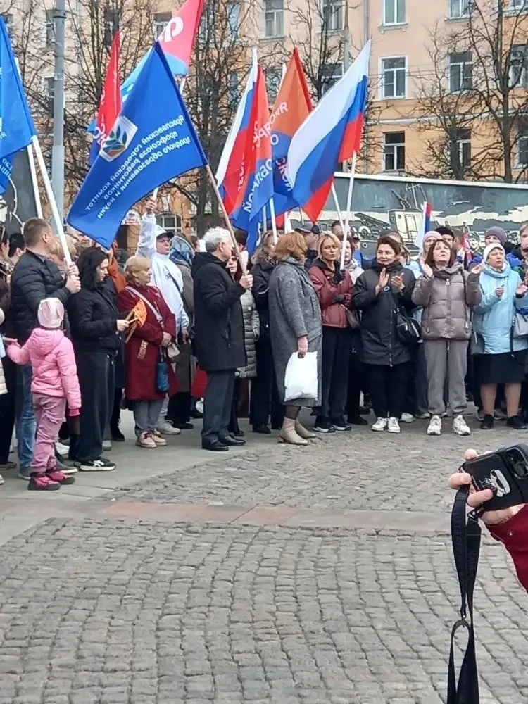 #ПрофсоюзОК6 1 мая в парке Мира,у Стеллы трудовой доблести состоялся митинг,посвящённый празднику Ми