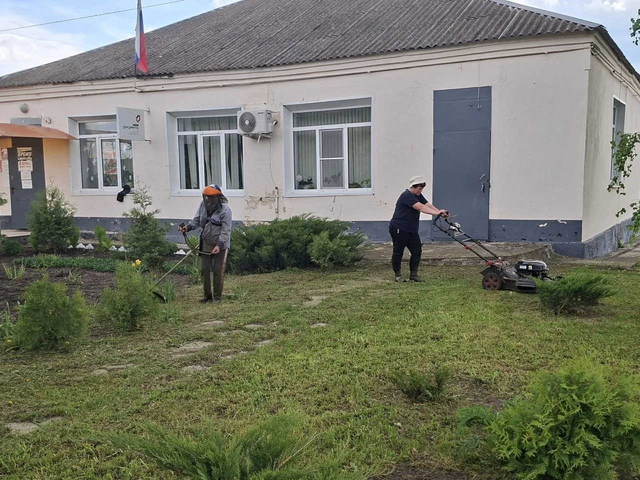 В Верхнетуровском сельском поселении  прошел очередной субботник по наведению санитарного порядка на
