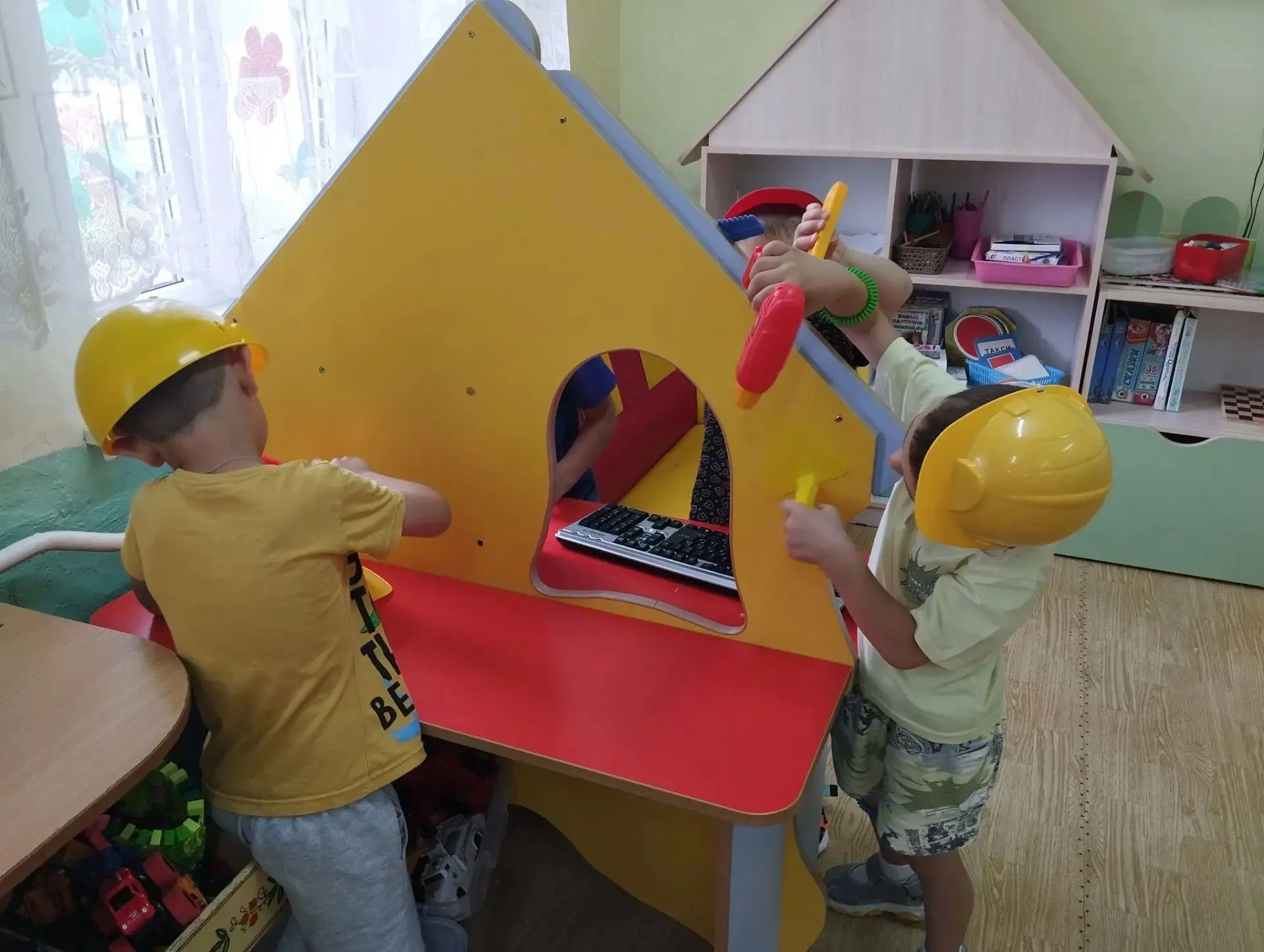 Игровая деятельность группы "Бусинки". Это время, когда дети могут выбрать занятие по своему вкусу и